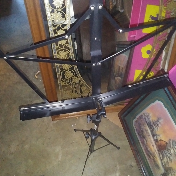 On stage stands - Picture 2 of 3